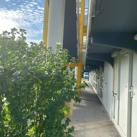 Premiere Classe Creil - Saint Paul Hotel